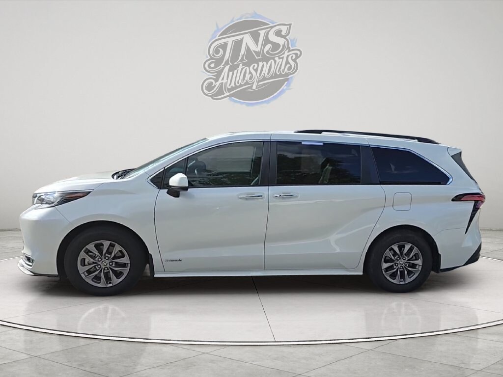 Used 2021 Toyota Sienna XLE Minivan/Van