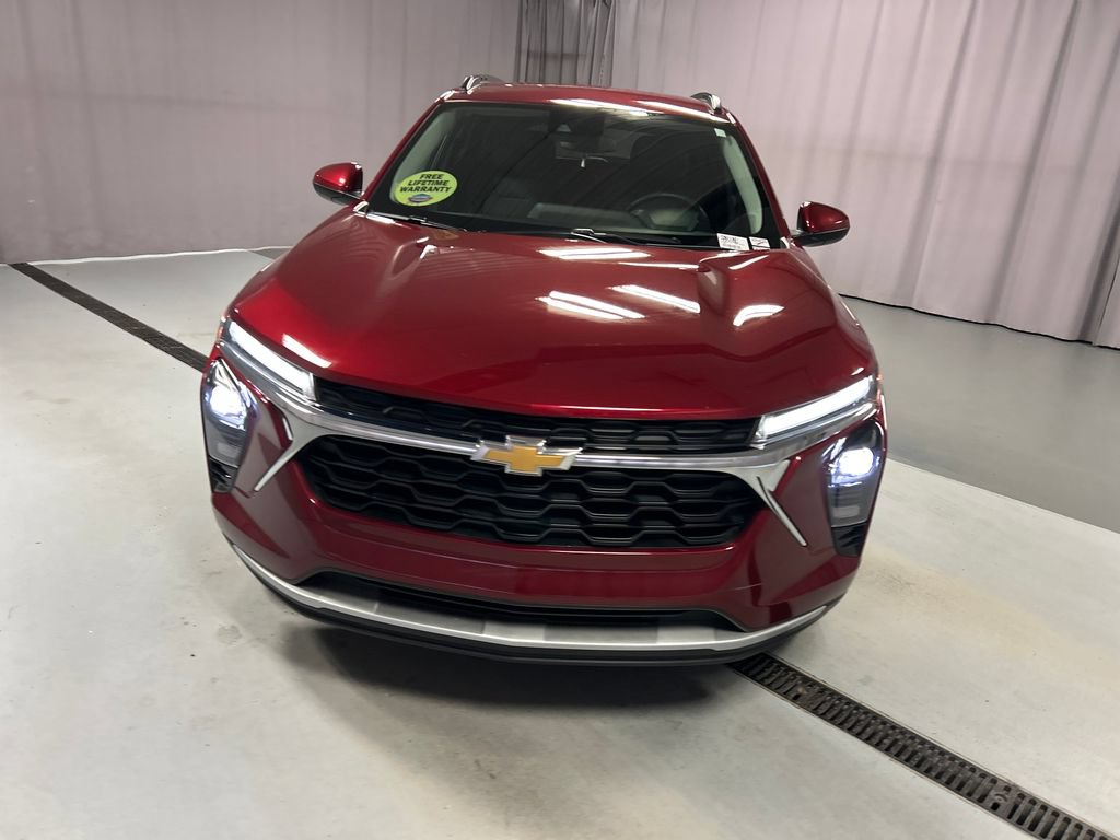 Used 2025 Chevrolet Trax LT SUV