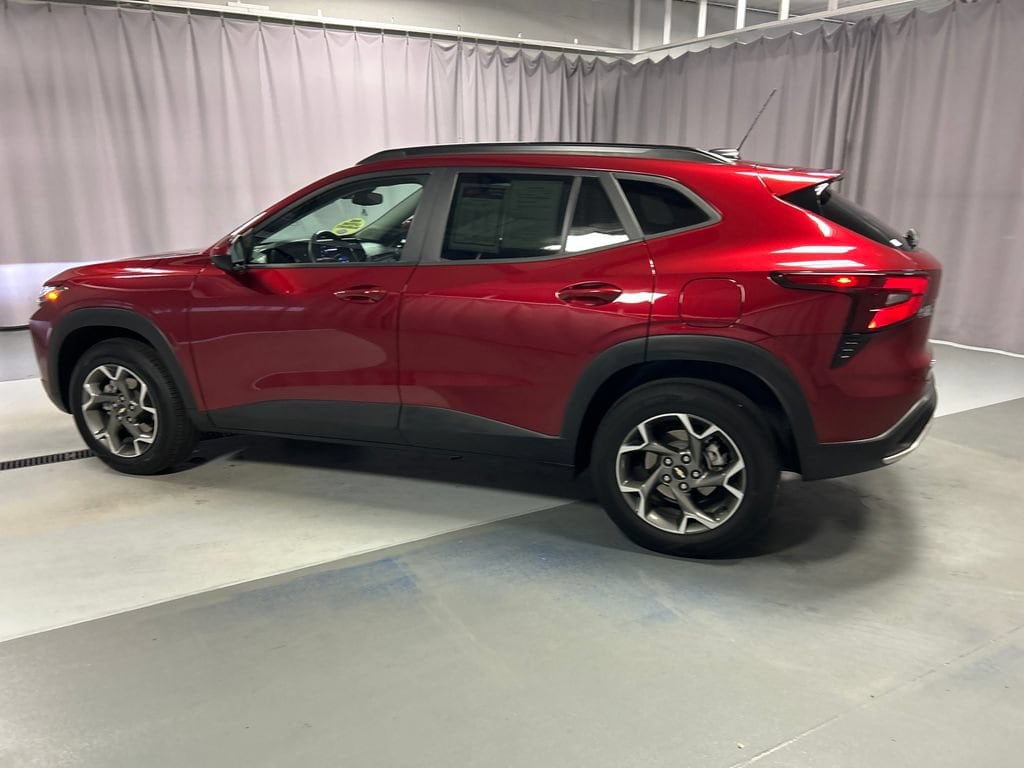 Used 2025 Chevrolet Trax LT SUV