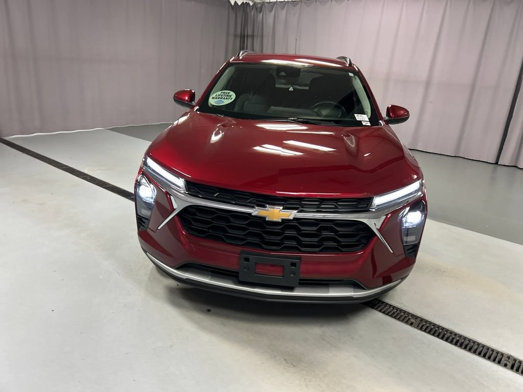 Used 2025 Chevrolet Trax LT SUV