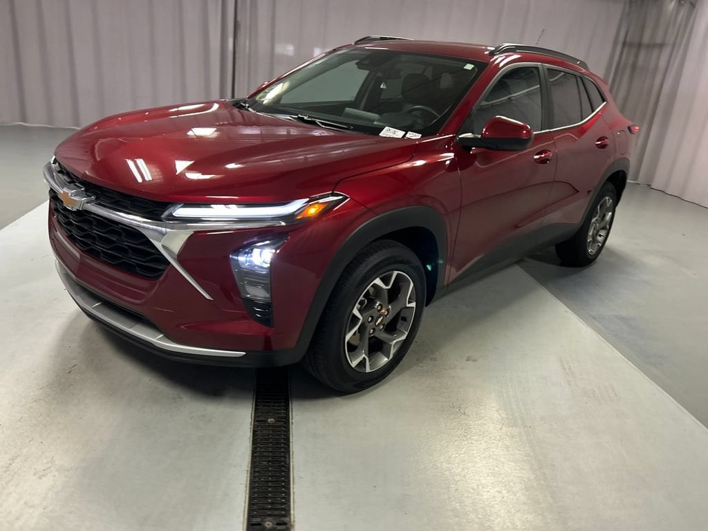 Used 2025 Chevrolet Trax LT SUV