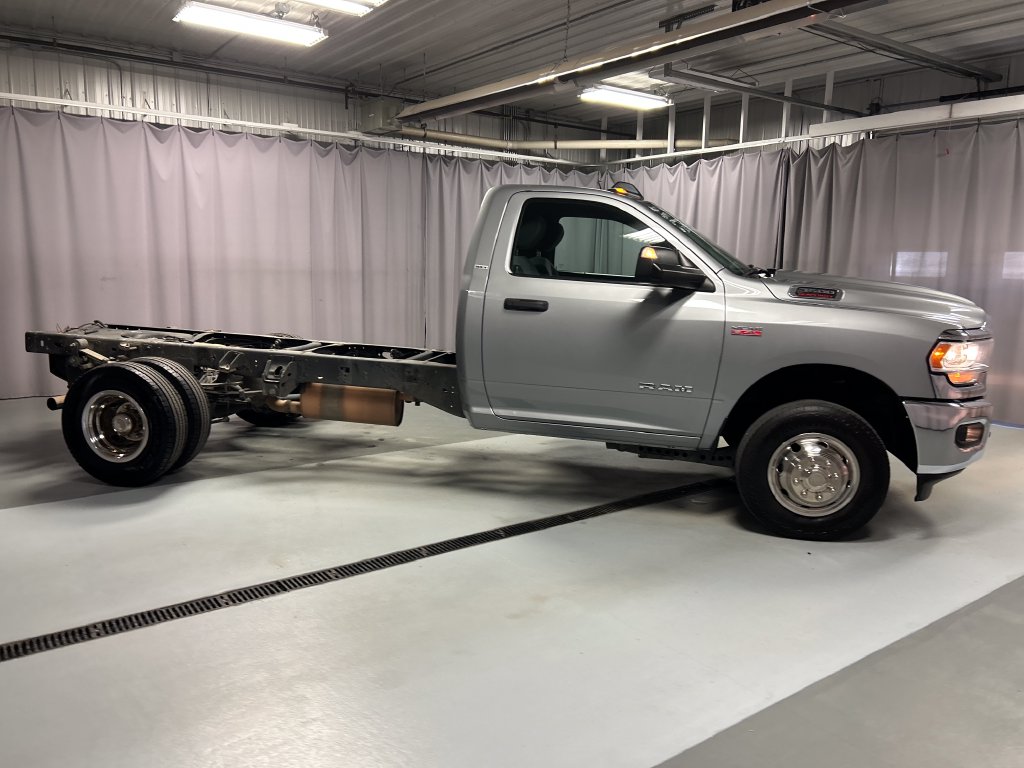 2022 RAM Ram 3500 Chassis Cab SLT - Photo 8