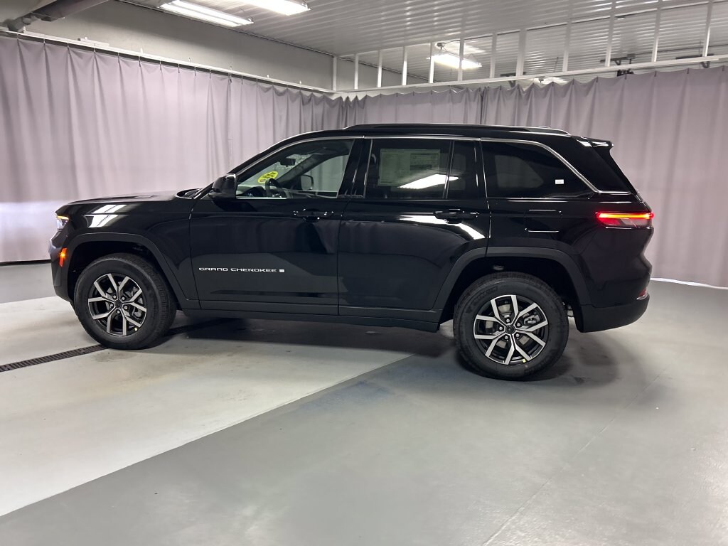 New 2027 Jeep Grand Cherokee LAREDO 4X4 Sport Utility