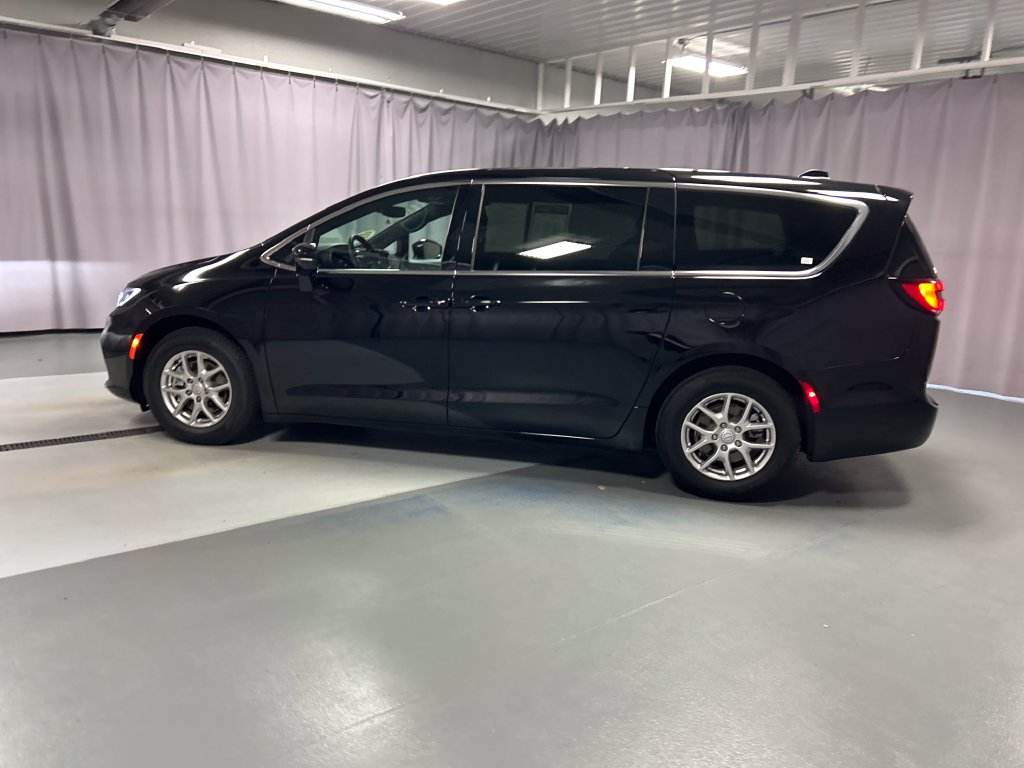 Used 2026 Chrysler Pacifica Select Van Passenger Van