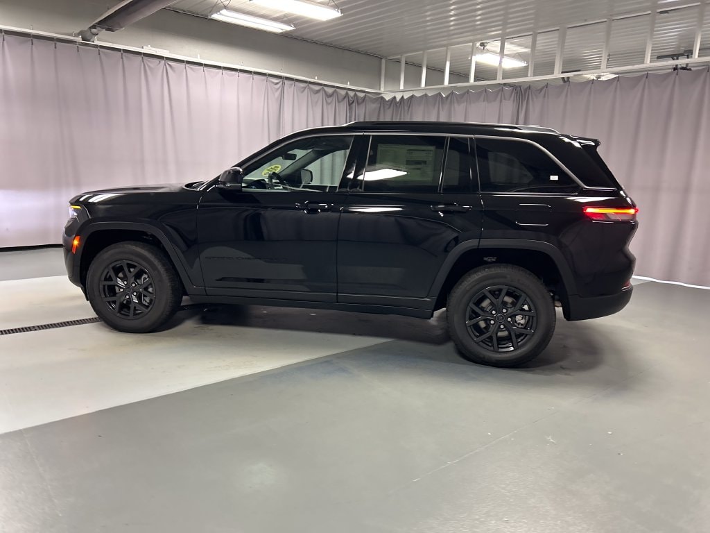 New 2027 Jeep Grand Cherokee LAREDO ALTITUDE 4X4 Sport Utility