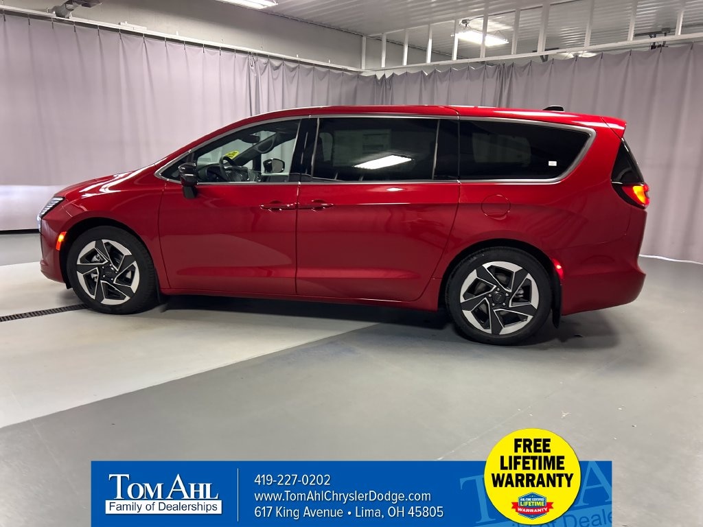 New 2027 Chrysler Pacifica LIMITED Passenger Van