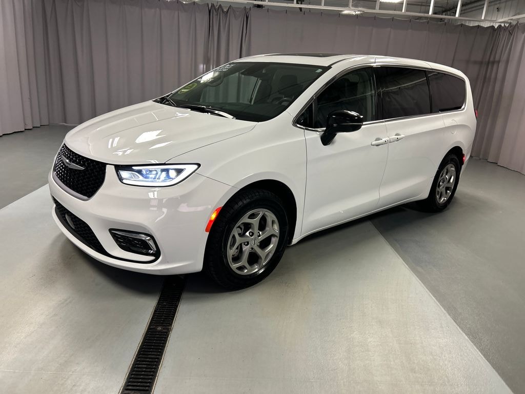 Used 2024 Chrysler Pacifica Limited Van Passenger Van