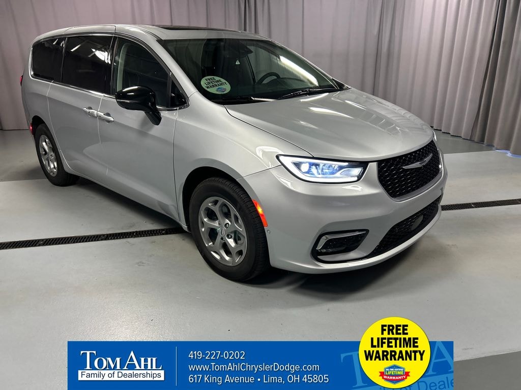 Used 2024 Chrysler Pacifica Limited Minivan/Van