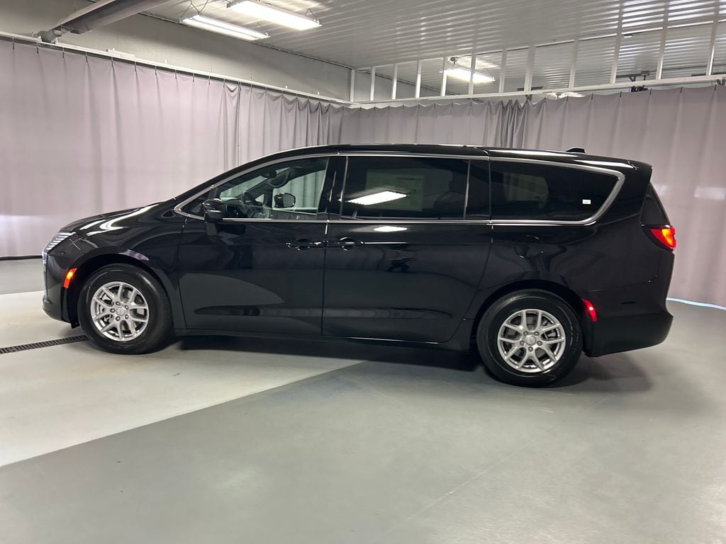 New 2027 Chrysler Pacifica SELECT Passenger Van