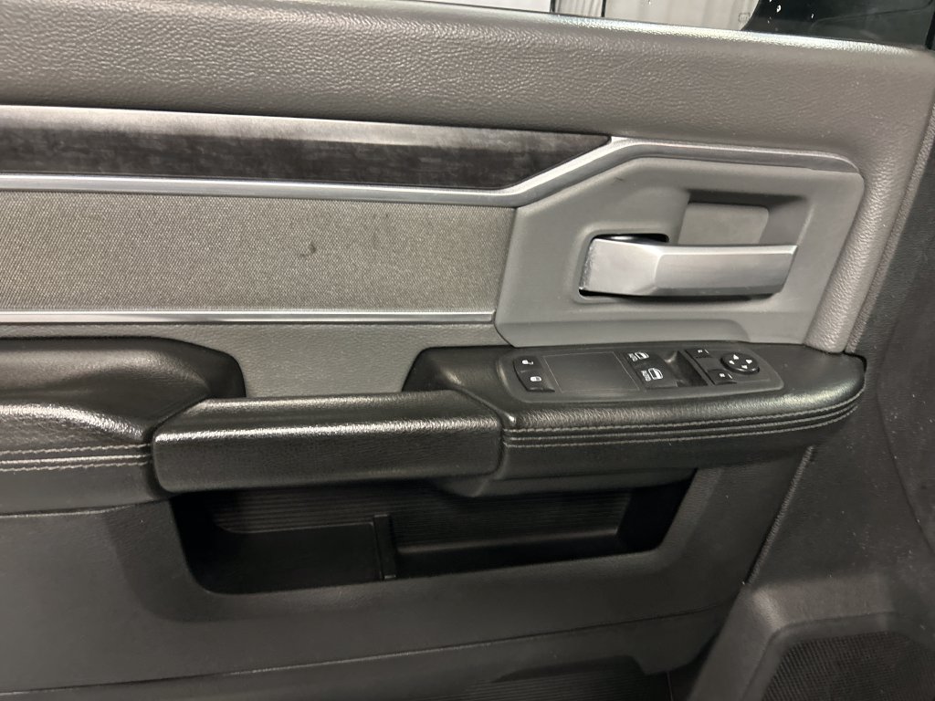 2022 RAM Ram 3500 Chassis Cab SLT - Photo 13