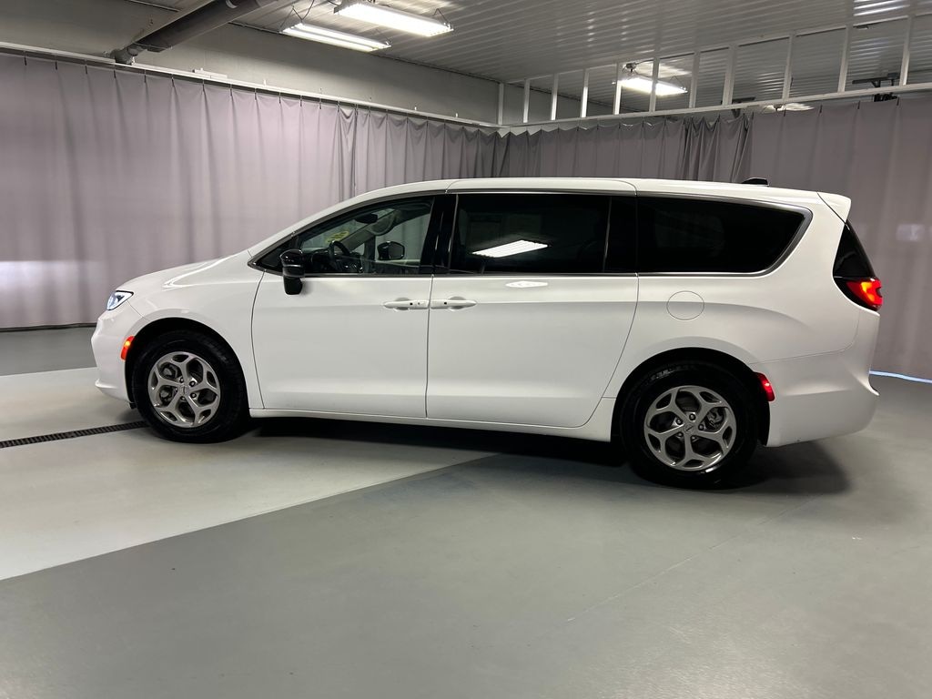 Used 2024 Chrysler Pacifica Limited Van Passenger Van