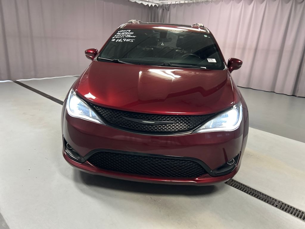Used 2019 Chrysler Pacifica Limited Van Passenger Van