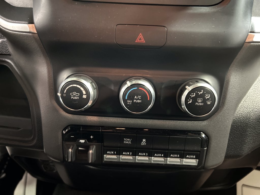 2022 RAM Ram 3500 Chassis Cab SLT - Photo 17