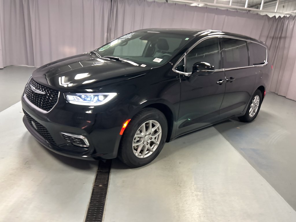 Used 2026 Chrysler Pacifica Select Van Passenger Van