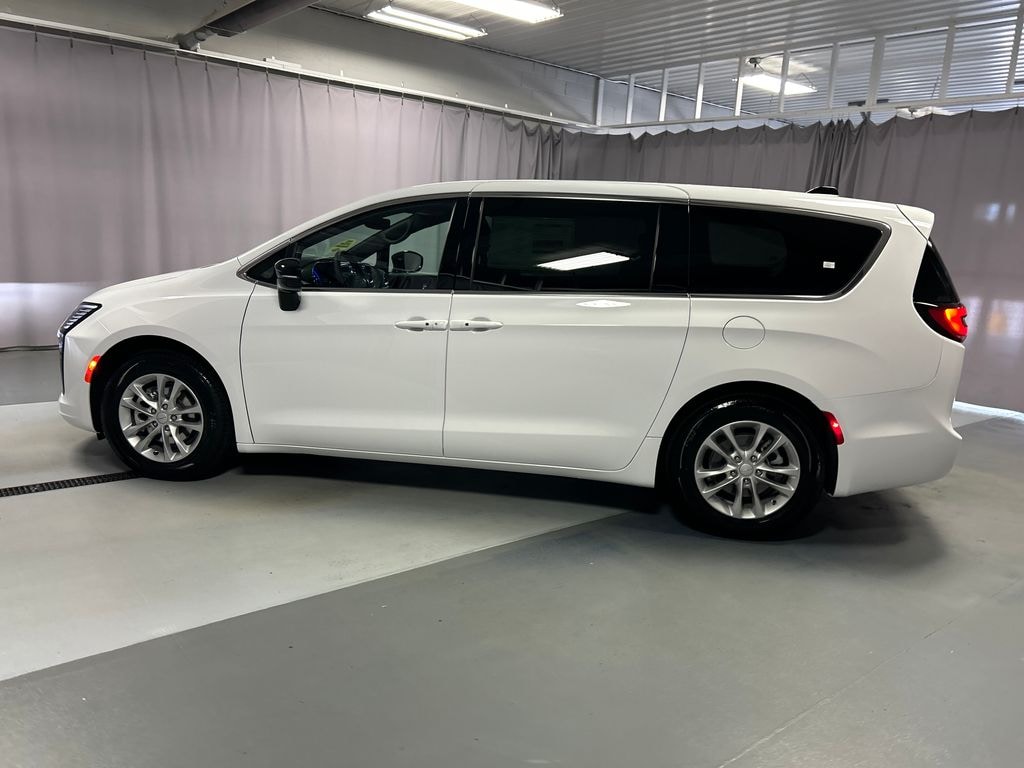 New 2027 Chrysler Pacifica SELECT Passenger Van