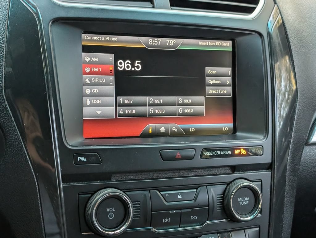 2016 Ford Explorer XLT - Photo 17