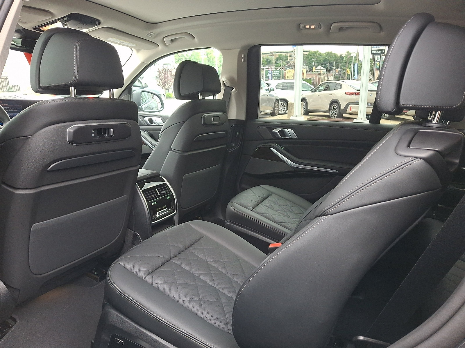 2027 BMW X7 40i - Photo 6