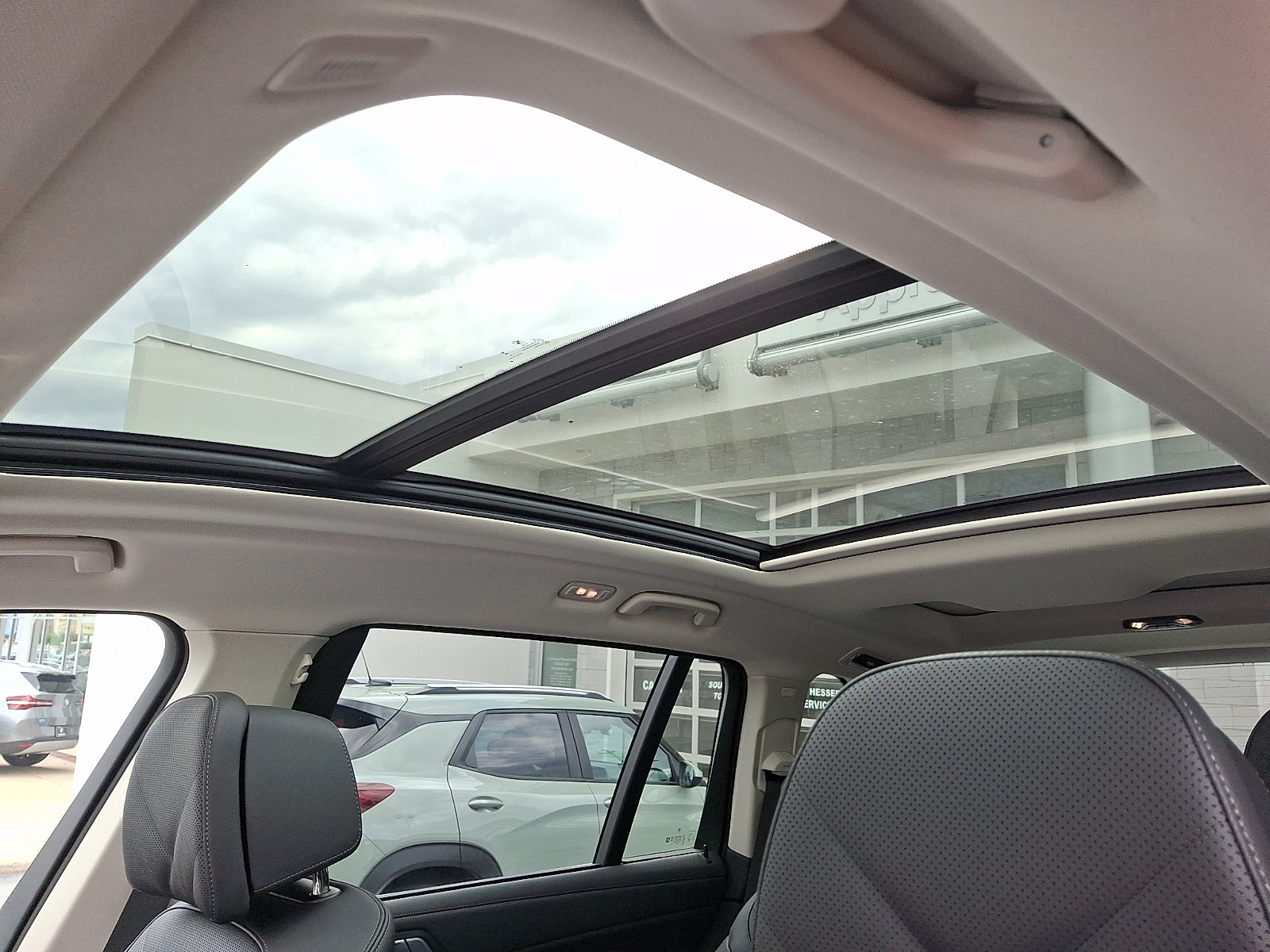 2027 BMW X7 40i - Photo 10