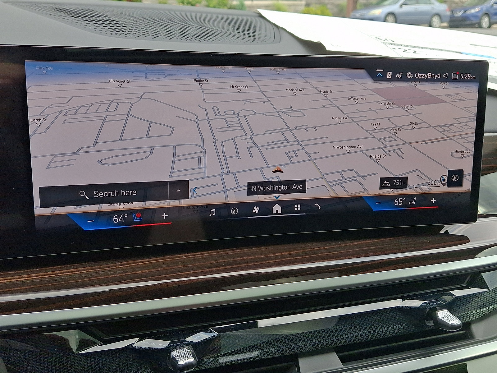 2027 BMW X7 40i - Photo 13