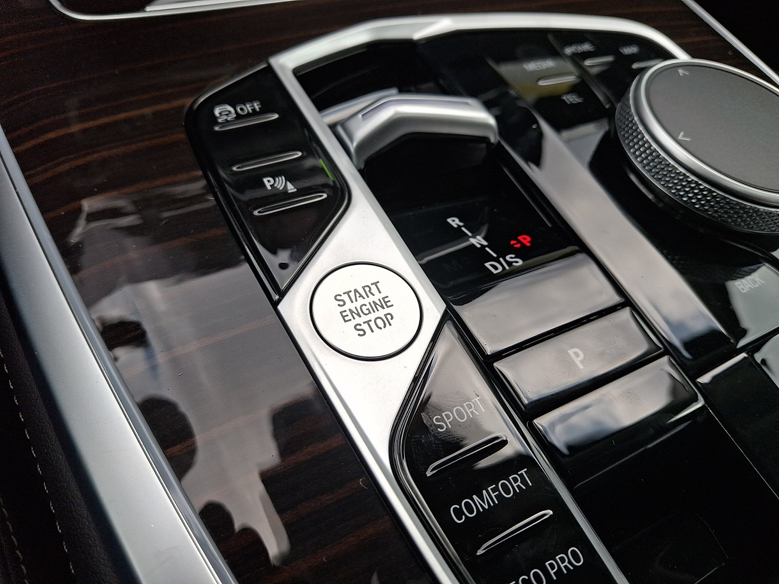 2027 BMW X7 40i - Photo 19