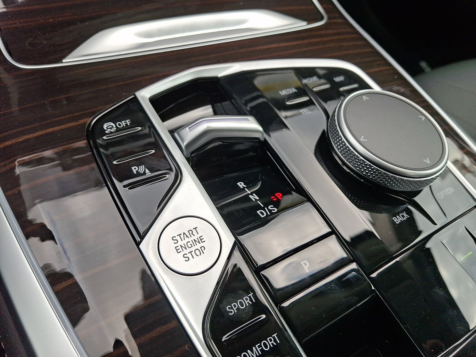 2027 BMW X7 40i - Photo 11