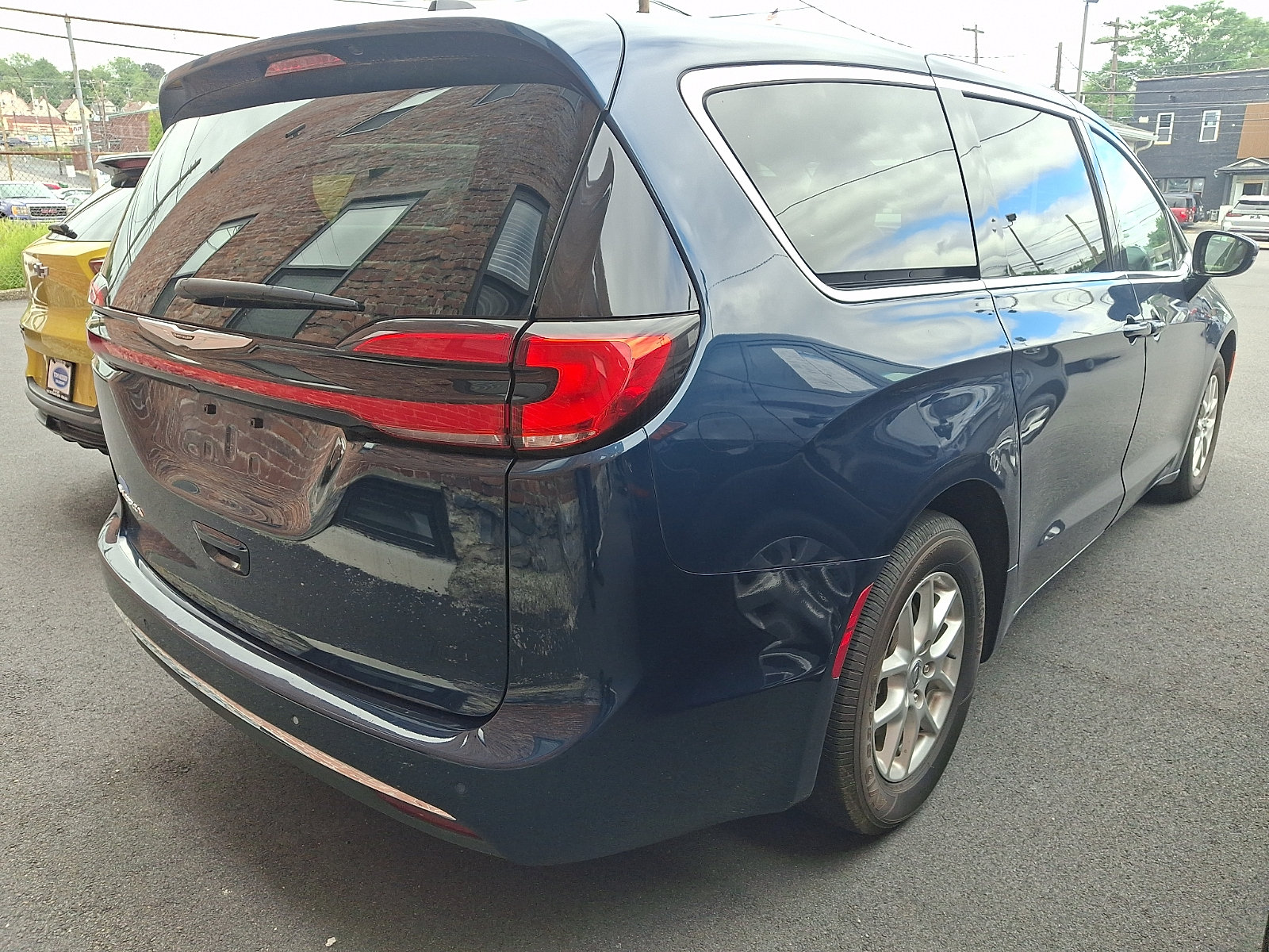 2024 Chrysler Pacifica Touring L - Photo 5