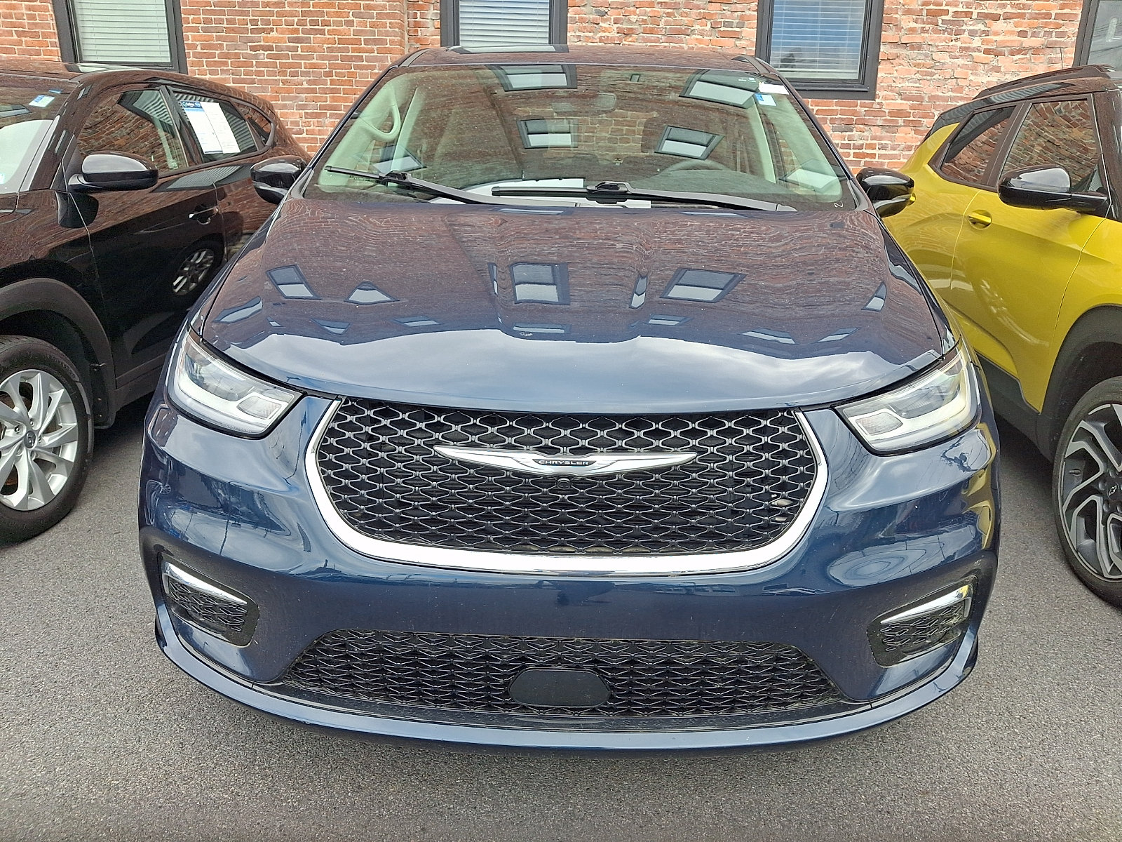 2024 Chrysler Pacifica Touring L - Photo 2