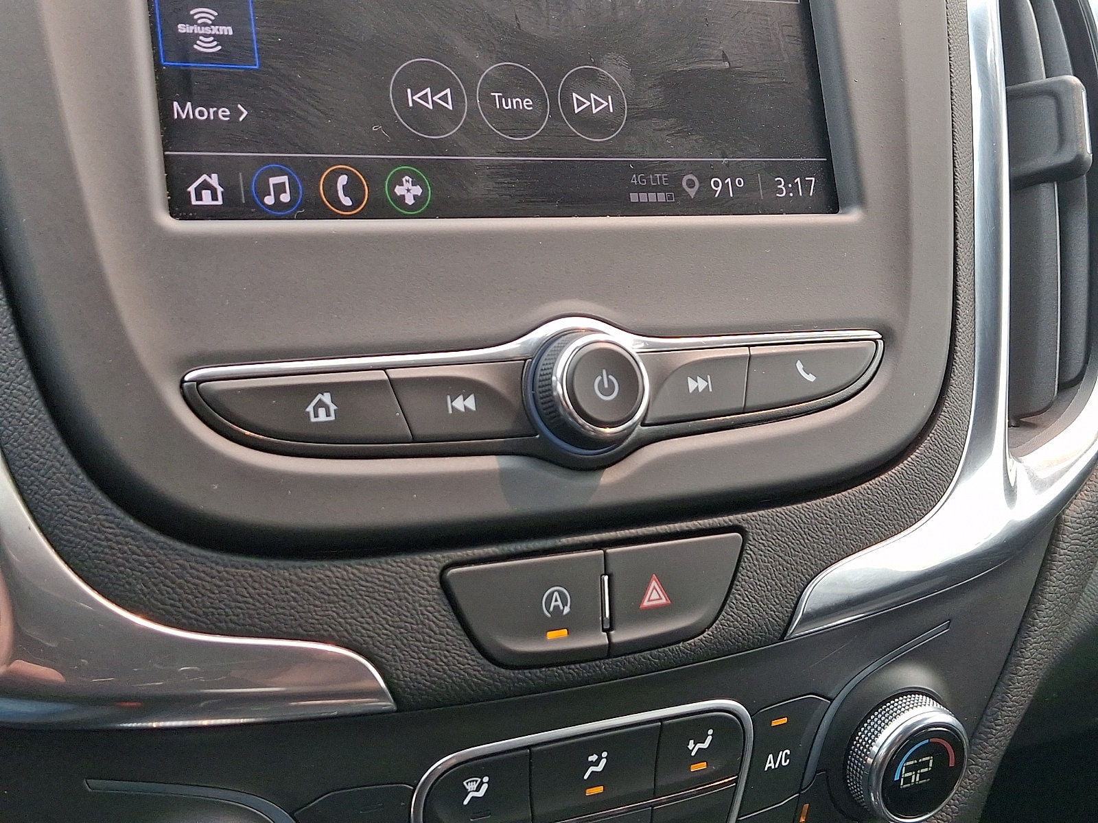 2024 Chevrolet Equinox LT - Photo 17