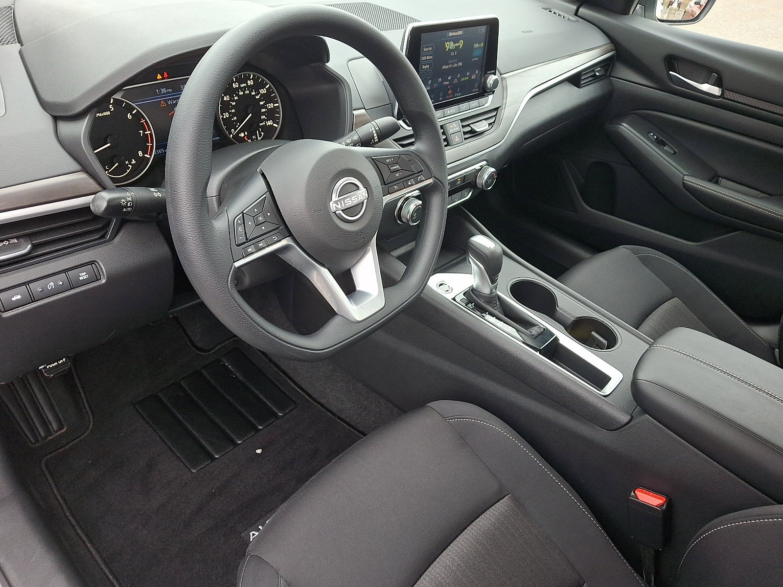 2025 Nissan Altima SV - Photo 15