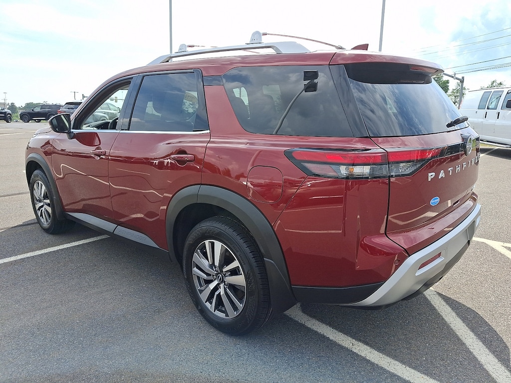 Certified 2025 Nissan Pathfinder SL SUV
