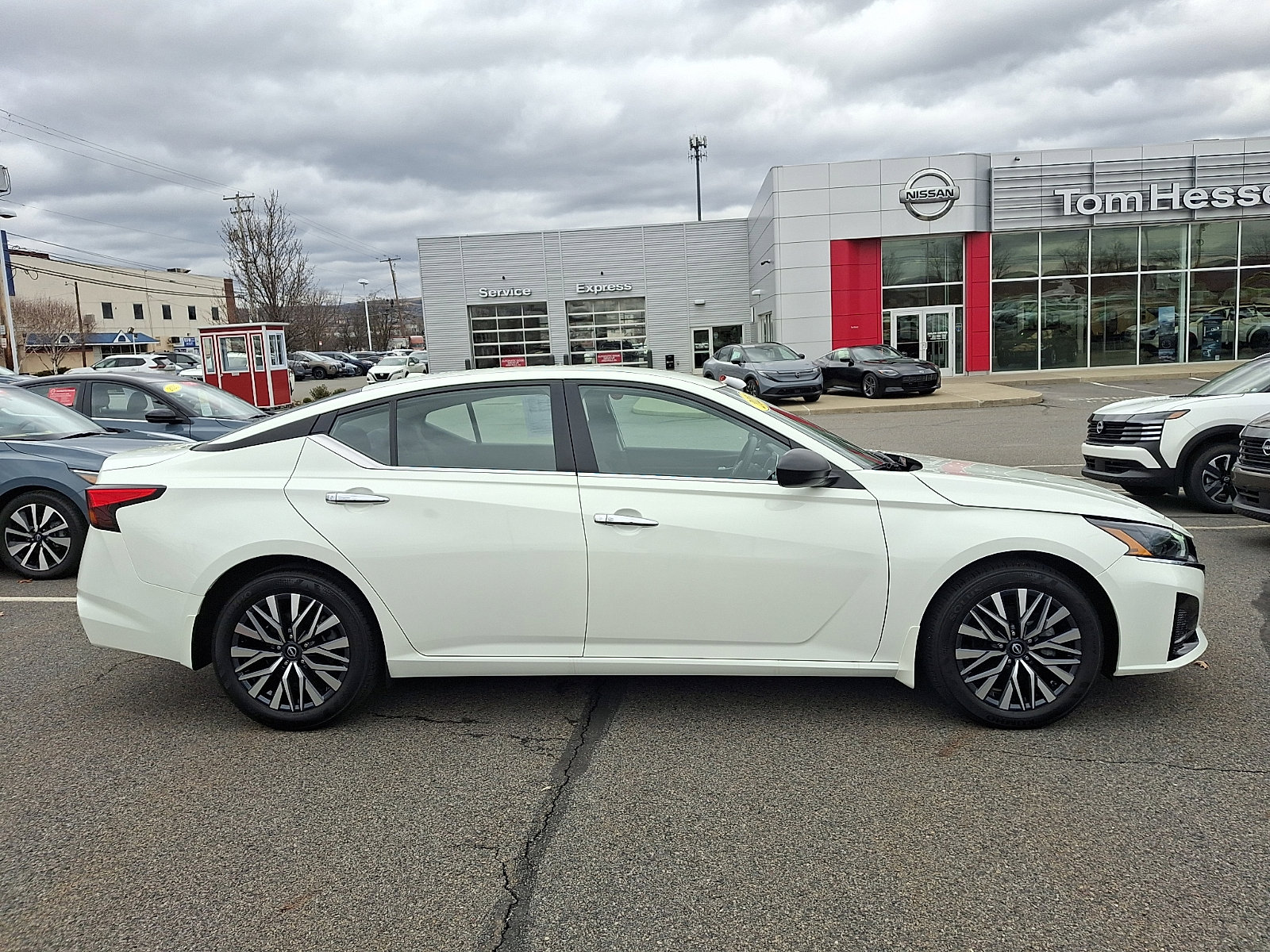 2025 Nissan Altima SV - Photo 7