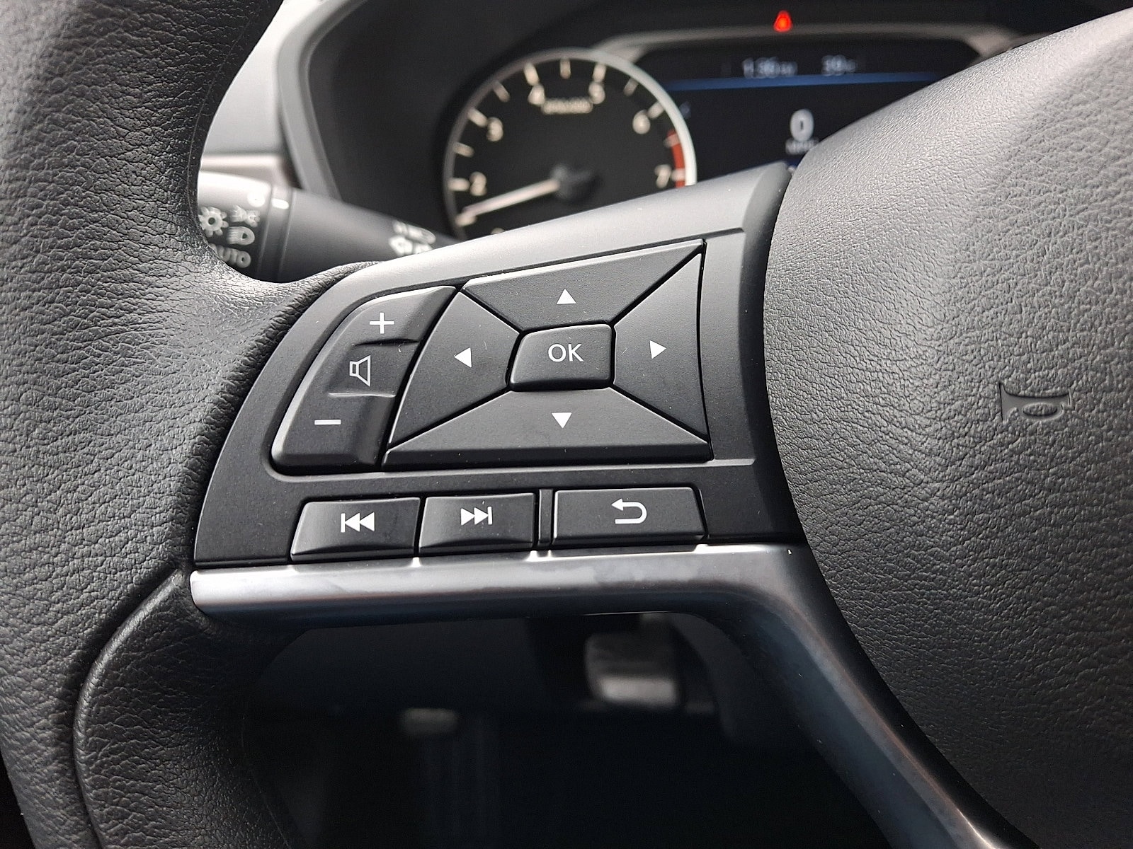 2025 Nissan Altima SV - Photo 21