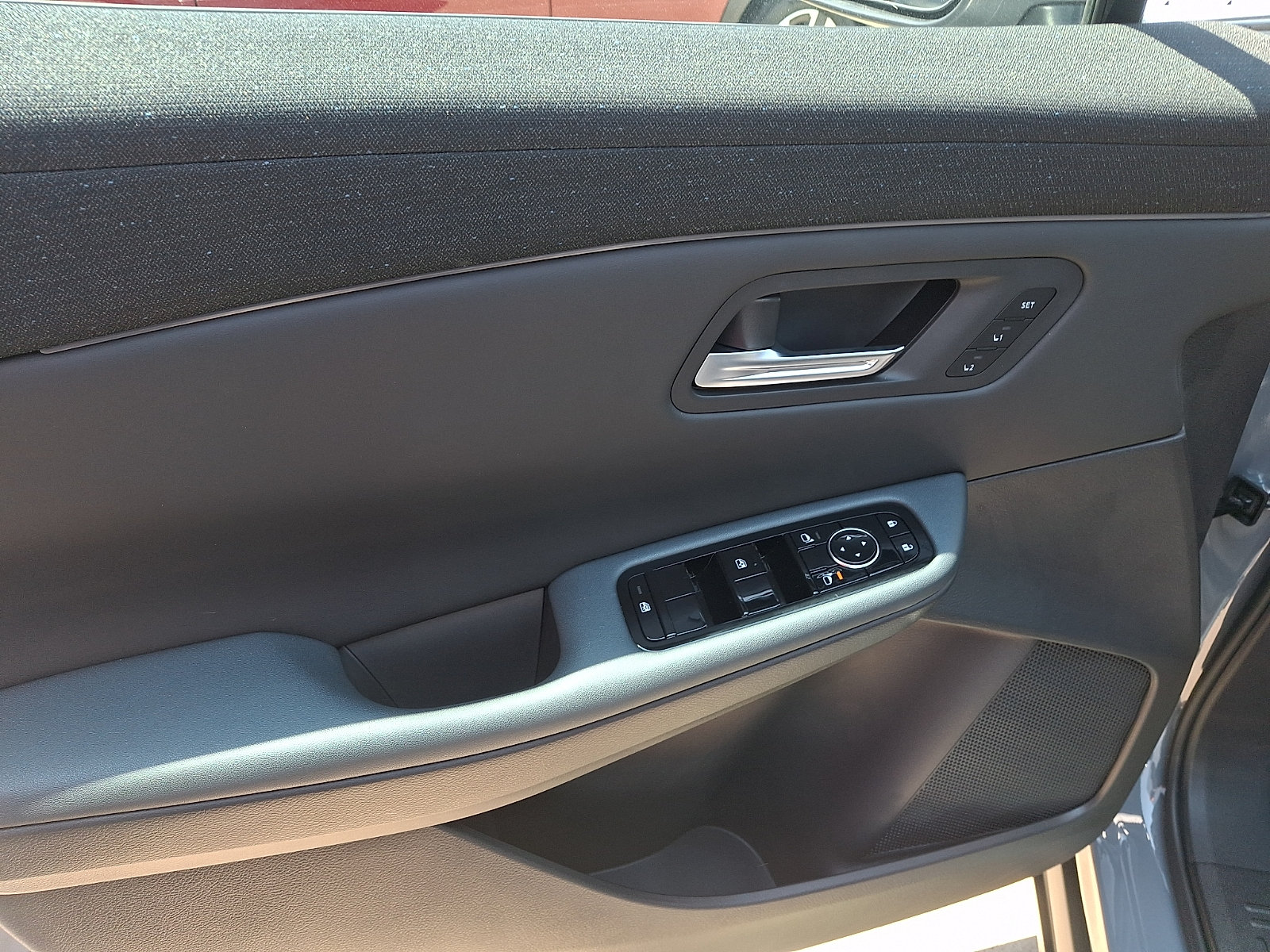 2026 Nissan LEAF Platinum+ - Photo 8