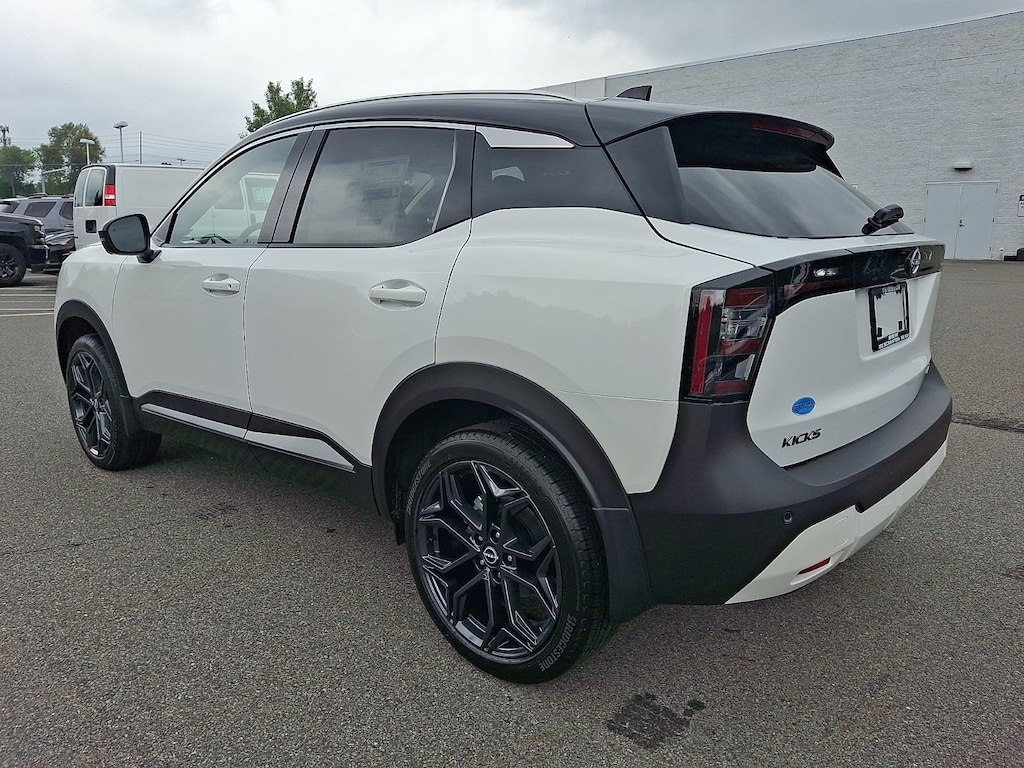 New 2027 Nissan Kicks SR SUV