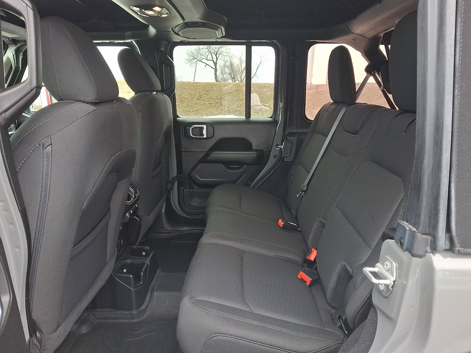 2022 Jeep Wrangler Unlimited Sahara - Photo 10
