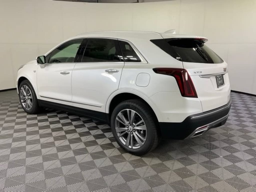 New 2026 CADILLAC XT5 Premium Luxury SUV