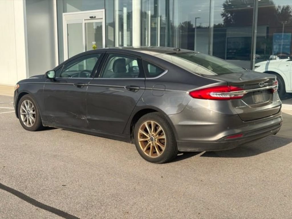 Used 2017 Ford Fusion SE