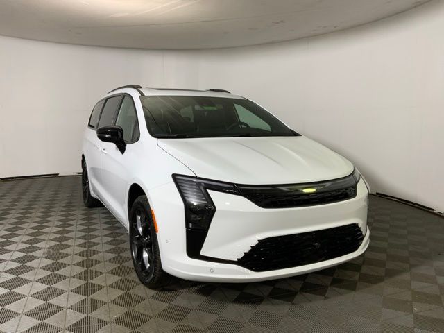2027 Chrysler Pacifica LIMITED AWD Passenger Van