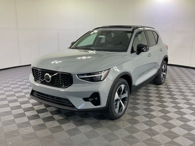 2026 Volvo XC40 Plus