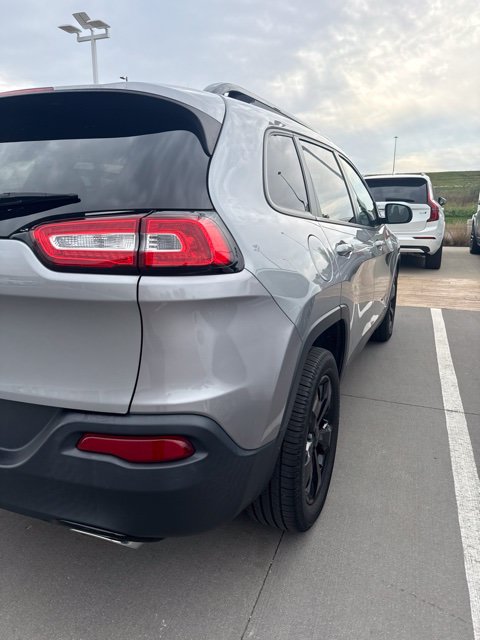 Used 2015 Jeep Cherokee Latitude FWD SUV