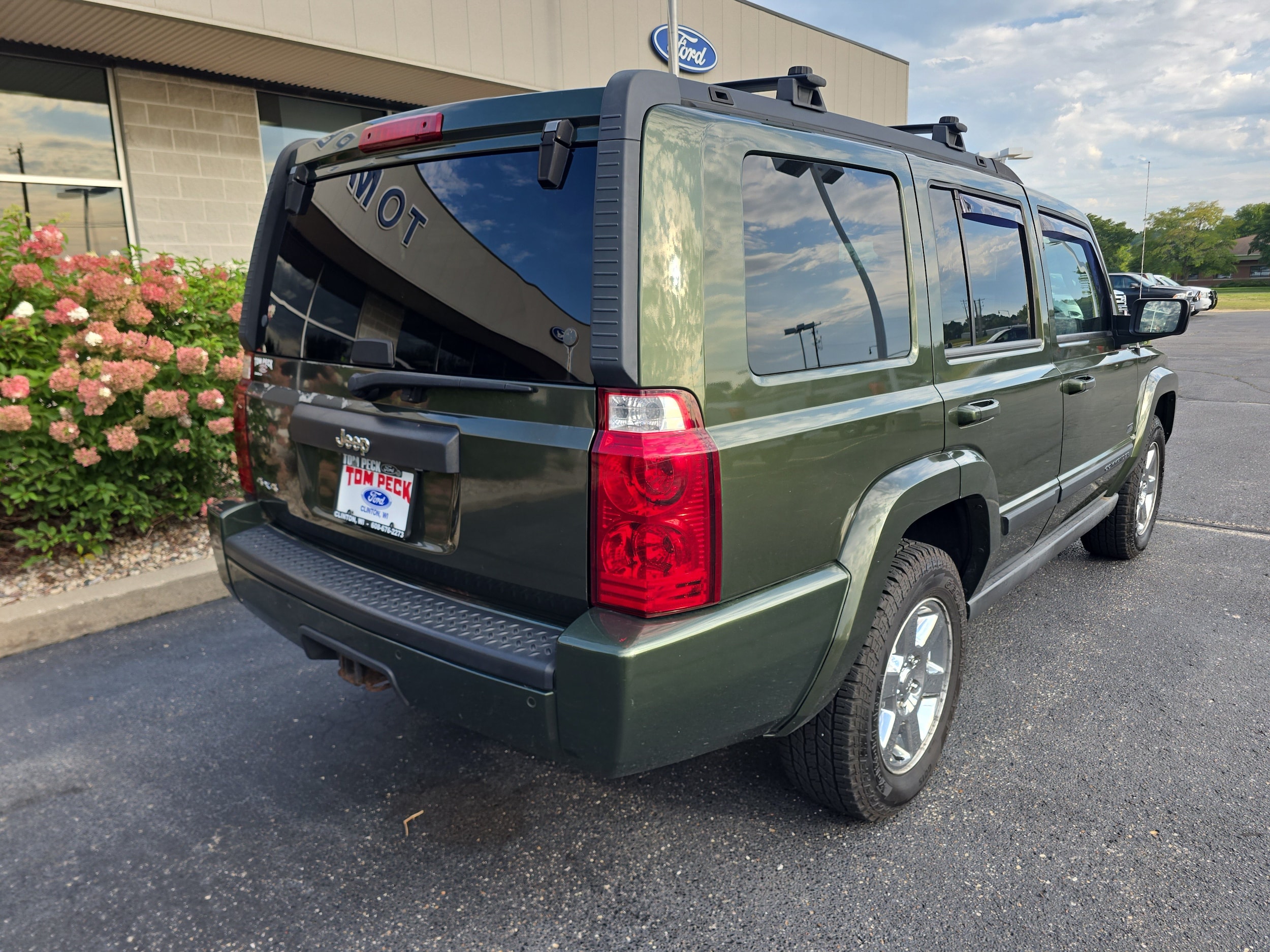 Used 2007 Jeep Commander Sport with VIN 1J8HG48K97C632234 for sale in Clinton, WI