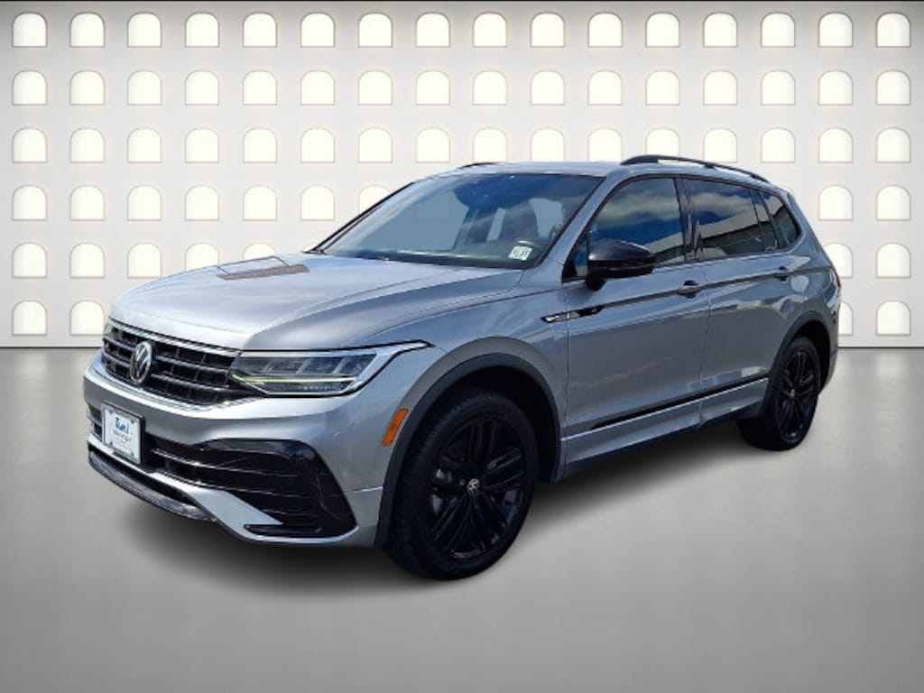 Certified 2022 Volkswagen Tiguan 2.0T SE R-Line Black SUV