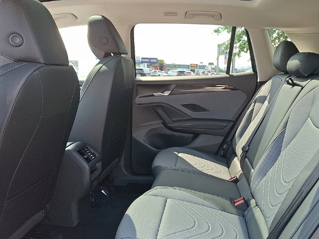 2025 Volkswagen Tiguan SE - Photo 6