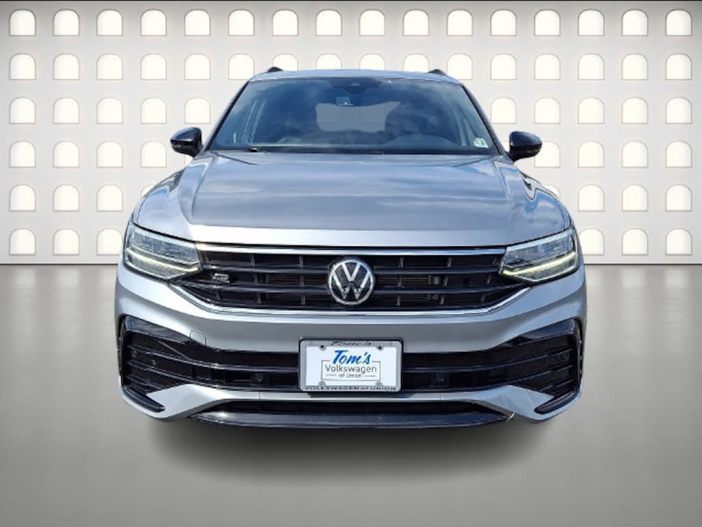 Certified 2022 Volkswagen Tiguan 2.0T SE R-Line Black SUV