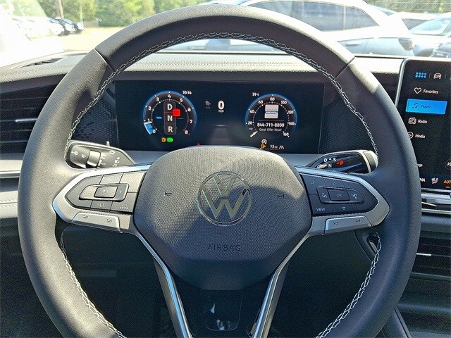 2025 Volkswagen Tiguan SE - Photo 14