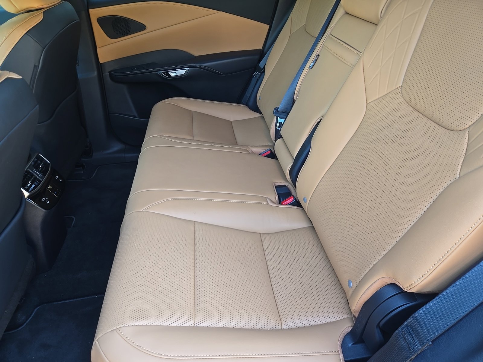 2025 Lexus RX 350 - Photo 36