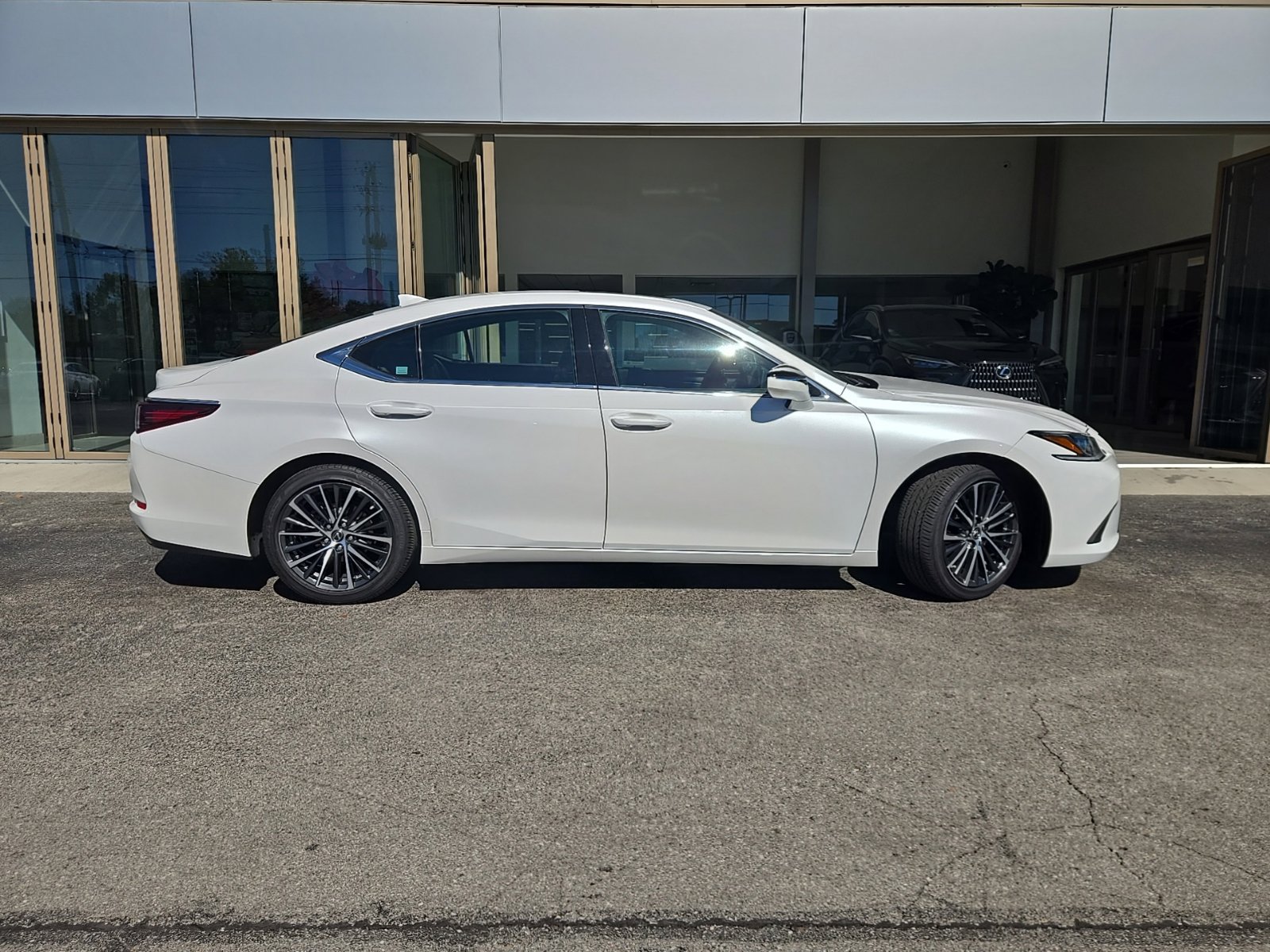 2025 Lexus ES