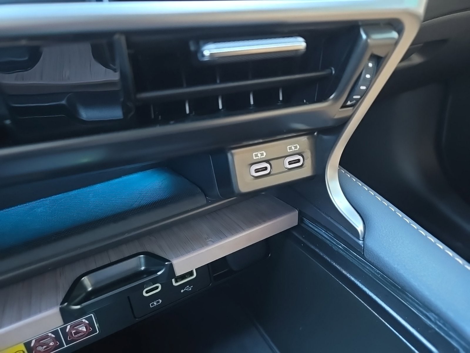 2025 Lexus RX 350 - Photo 47