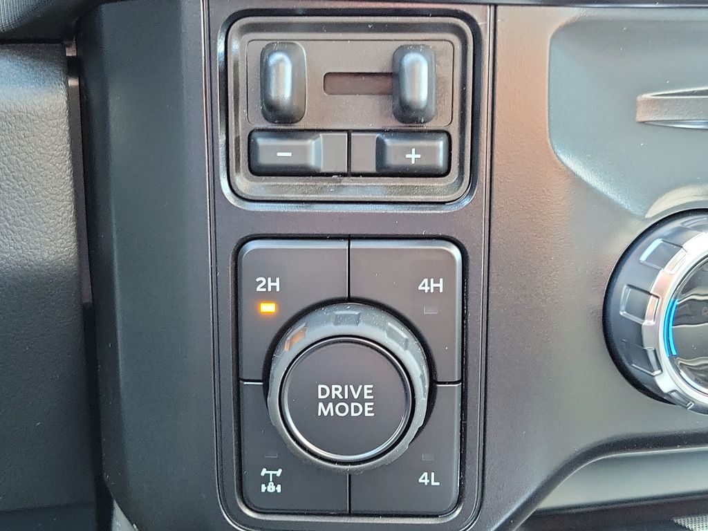 2026 Ford F-350 Super Duty Platinum - Photo 34