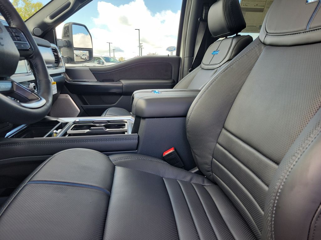 2026 Ford F-350 Super Duty Platinum - Photo 22